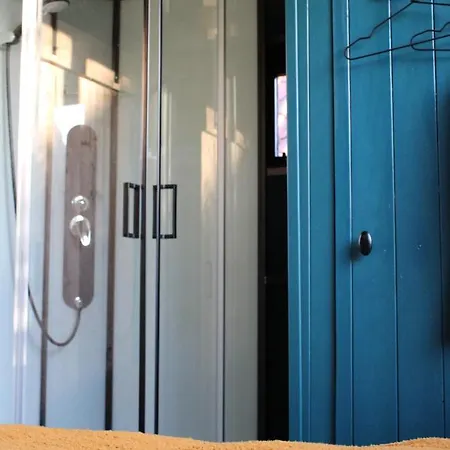 Bed & Breakfast Tiny House In De Boomgaard Stad aan 't Haringvliet