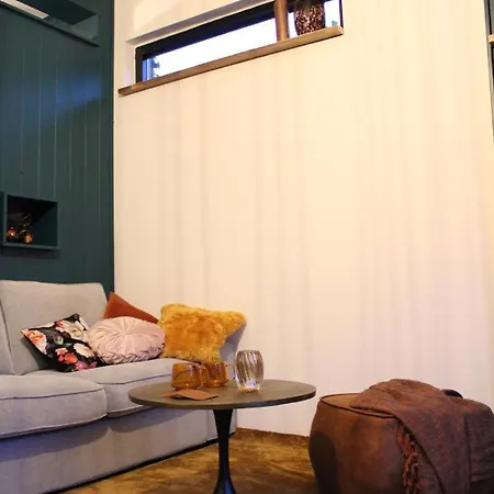 Affittacamere Tiny House In De Boomgaard Stad aan 't Haringvliet