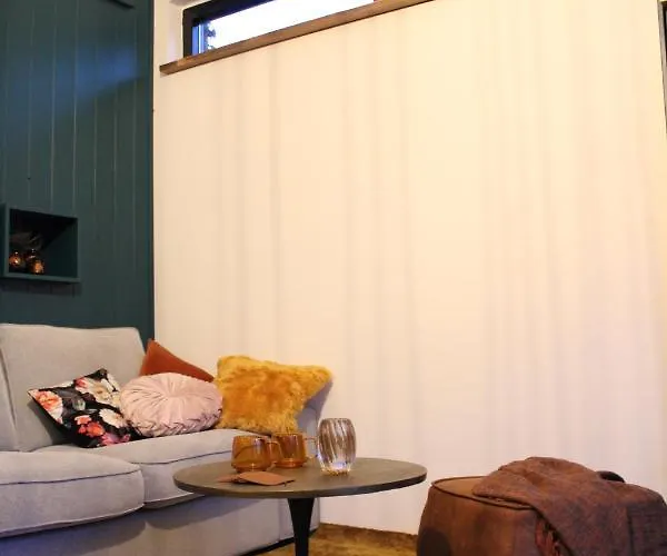 Guest house Tiny House In De Boomgaard Stad aan 't Haringvliet