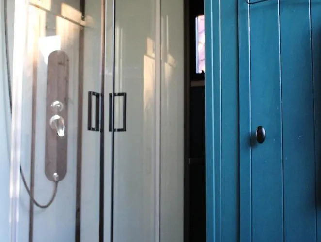 Affittacamere Tiny House In De Boomgaard Stad aan 't Haringvliet